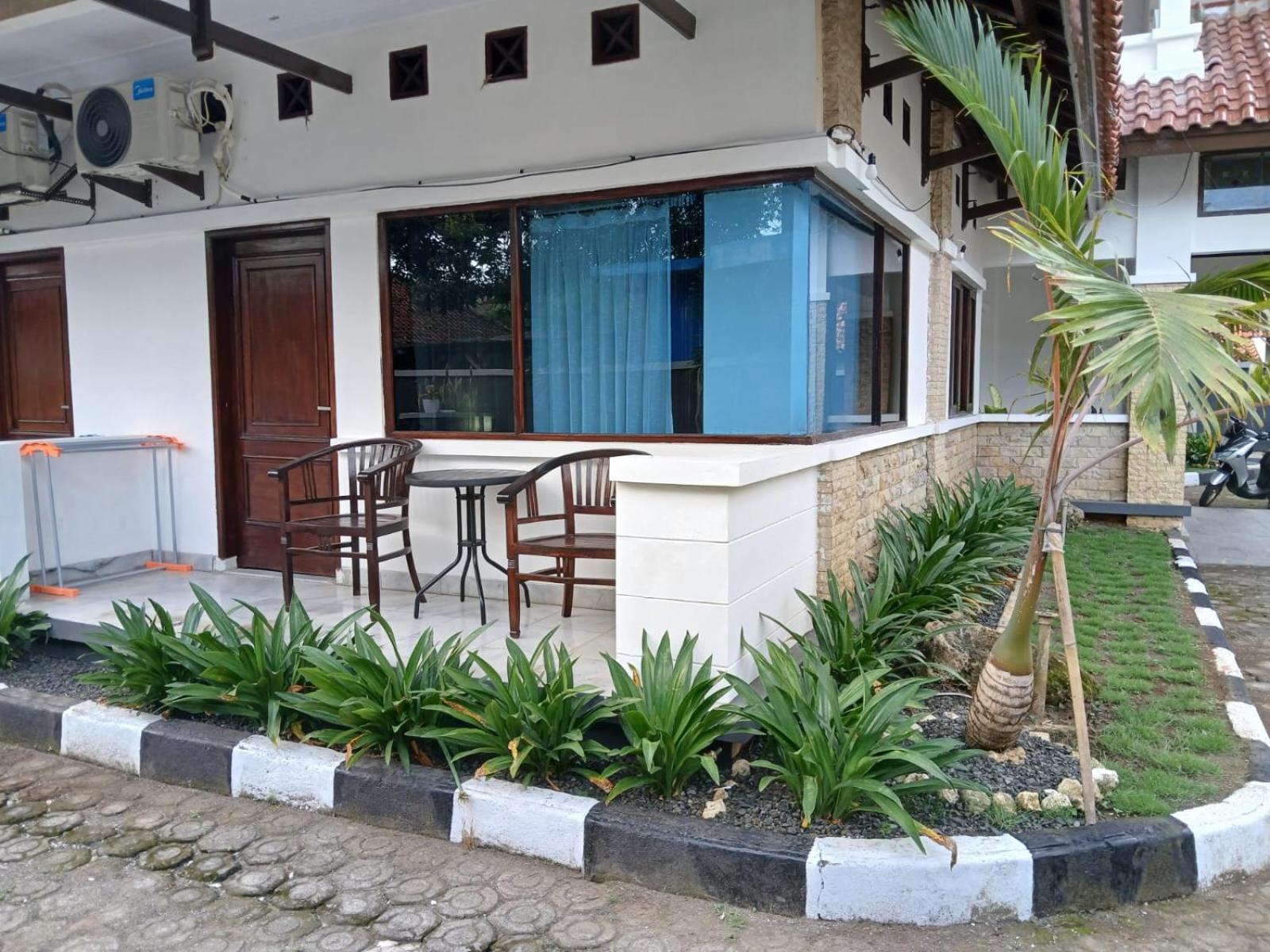 Hotel Pondok Putri Batukaras Exterior foto
